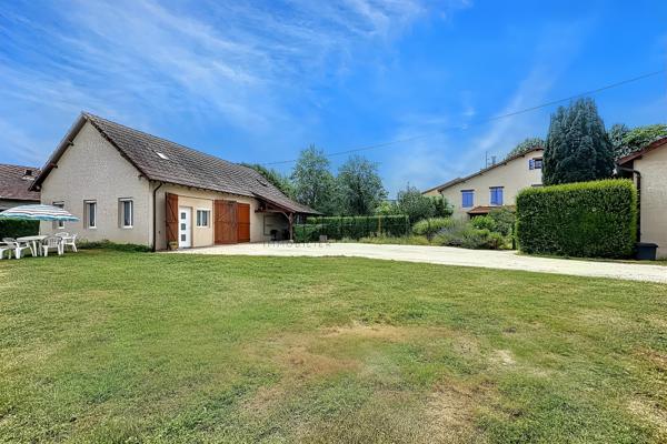 Sennecey-le-Grand (71240) Charmante maison avec 2 gîtes indépendants à Sennecey-le-Grand : Calme, Potentiel et Revenu