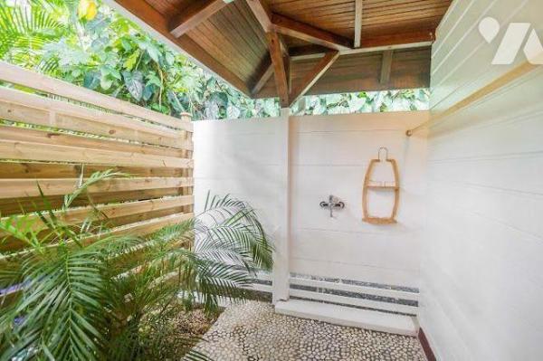 Magnifique propriété à Vendre à Deshaies (97126) en Guadeloupe.
Ce bien comprend une villa T5 ...