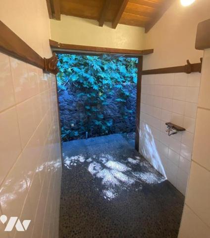 Magnifique propriété à Vendre à Deshaies (97126) en Guadeloupe.
Ce bien comprend une villa T5 ...