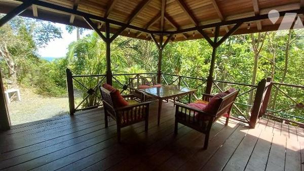 Magnifique propriété à Vendre à Deshaies (97126) en Guadeloupe.
Ce bien comprend une villa T5 ...