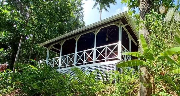 Magnifique propriété à Vendre à Deshaies (97126) en Guadeloupe.
Ce bien comprend une villa T5 ...