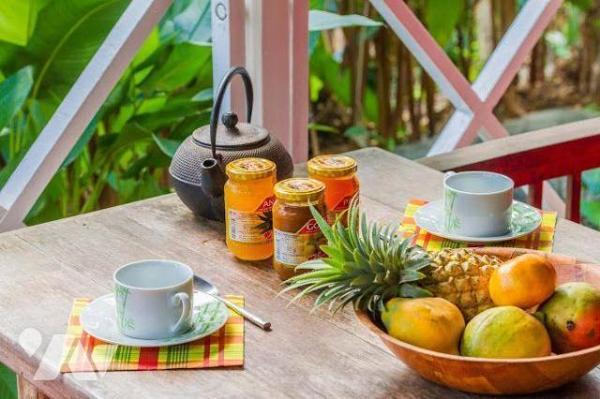 Magnifique propriété à Vendre à Deshaies (97126) en Guadeloupe.
Ce bien comprend une villa T5 ...