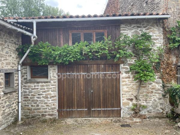 Maison en pierre  avec jardin deux garages et dépendances