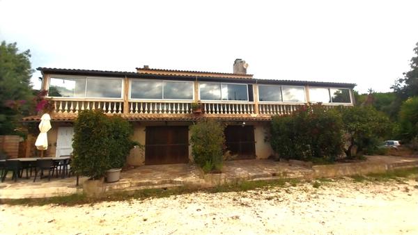 Bormes-les-Mimosas (83230) Villa divisé en appartements. Fort potentiel