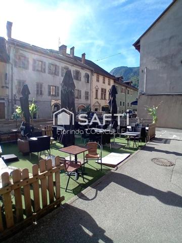 situé en plein centre ville de Thônes