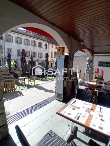 situé en plein centre ville de Thônes