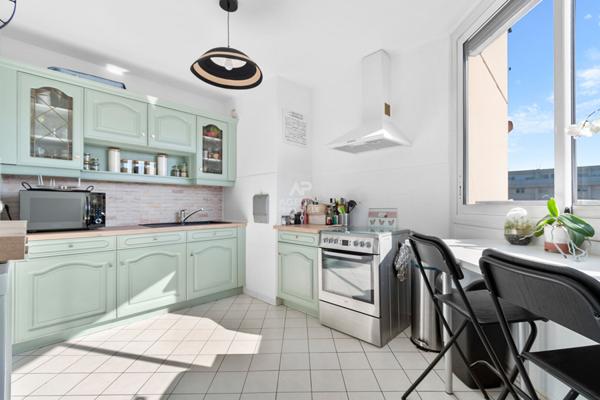 Appartement Saint Germain En Laye 3 pièce(s) 64.70 m2 €291 480 ** - Référence 17435