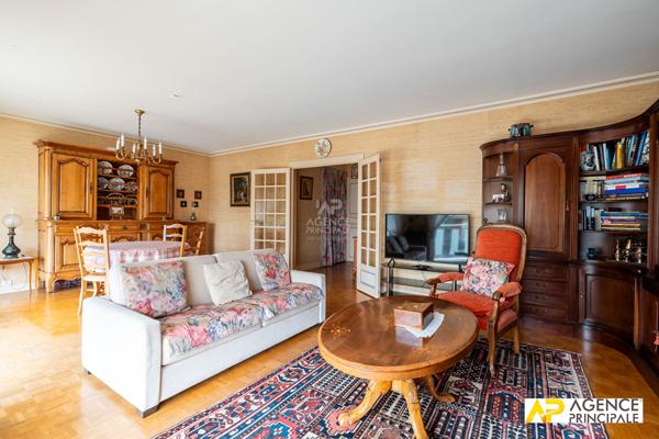 Appartement 2 pièce(s) - ascenseur 375 000 € **  - Référence  4635