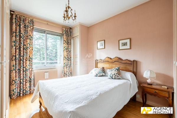 Appartement 2 pièce(s) - ascenseur 375 000 € **  - Référence  4635