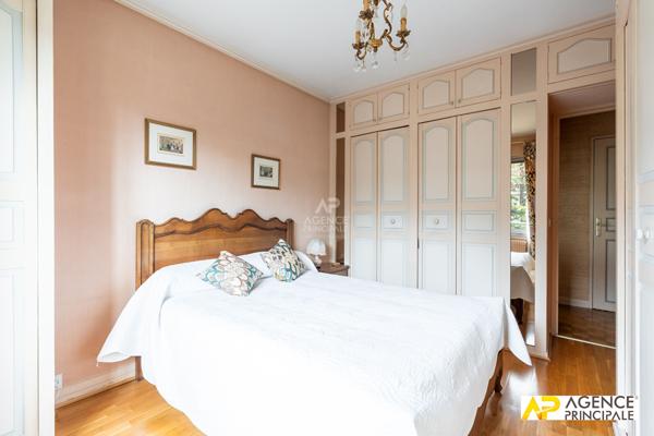 Appartement 2 pièce(s) - ascenseur 375 000 € **  - Référence  4635