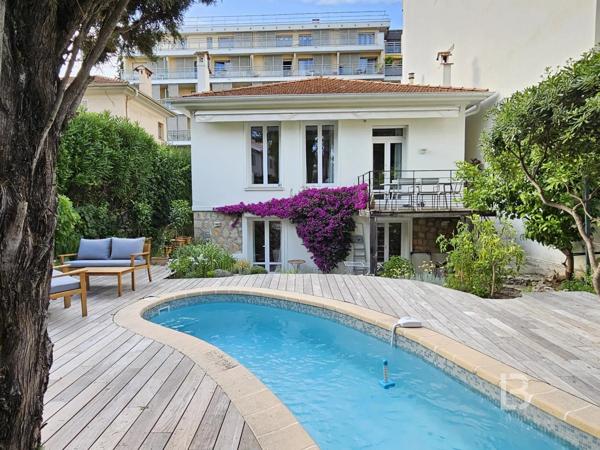 Villa individuelle avec piscine à vendre – Cannes centre, à 5 minutes de la Banane