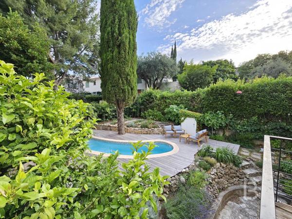 Villa individuelle avec piscine à vendre – Cannes centre, à 5 minutes de la Banane