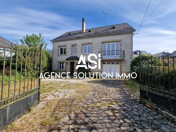 Maison Andouillé 196 m² - 6 chambres - 2 bureau sur 888 m² de terrain hyper centre