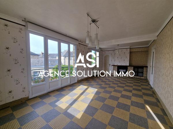 Maison Andouillé 196 m² - 6 chambres - 2 bureau sur 888 m² de terrain hyper centre
