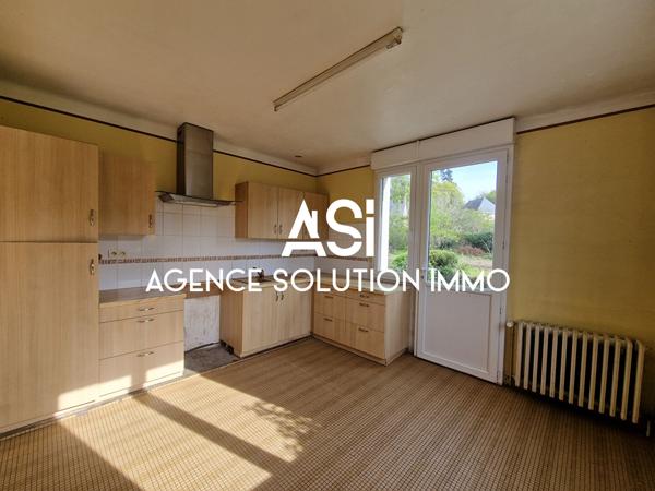 Maison Andouillé 196 m² - 6 chambres - 2 bureau sur 888 m² de terrain hyper centre