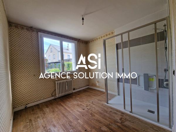 Maison Andouillé 196 m² - 6 chambres - 2 bureau sur 888 m² de terrain hyper centre