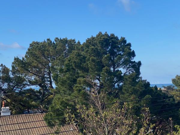 T2 dernier étage, aperçu mer, piscine, garage.