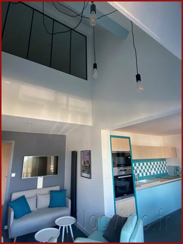 T2 dernier étage, aperçu mer, piscine, garage.