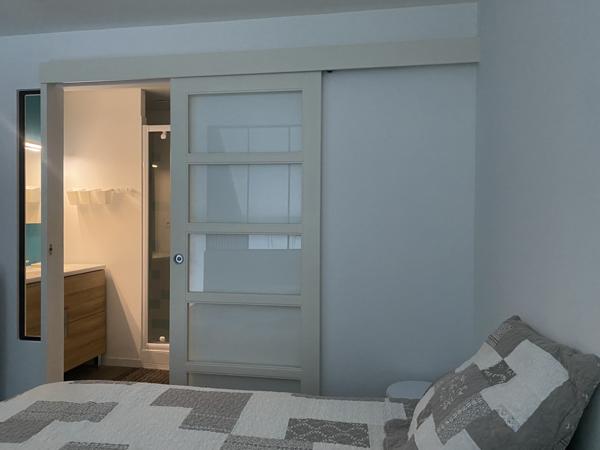 T2 dernier étage, aperçu mer, piscine, garage.