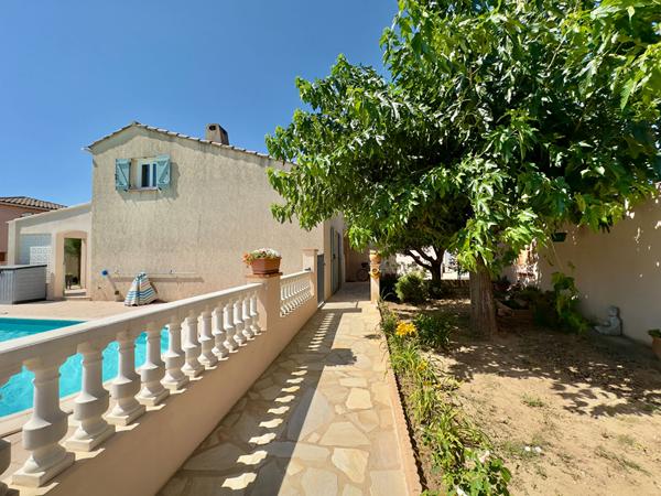 MAISON FAMILIALE DE 114 M² AVEC PISCINE, 4 CHAMBRES, CENTRE-VILLE LA CRAU