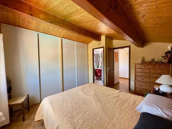 MAISON FAMILIALE DE 114 M² AVEC PISCINE, 4 CHAMBRES, CENTRE-VILLE LA CRAU