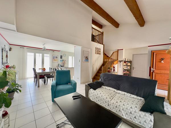 MAISON FAMILIALE DE 114 M² AVEC PISCINE, 4 CHAMBRES, CENTRE-VILLE LA CRAU
