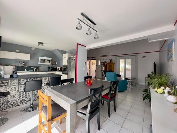 MAISON FAMILIALE DE 114 M² AVEC PISCINE, 4 CHAMBRES, CENTRE-VILLE LA CRAU
