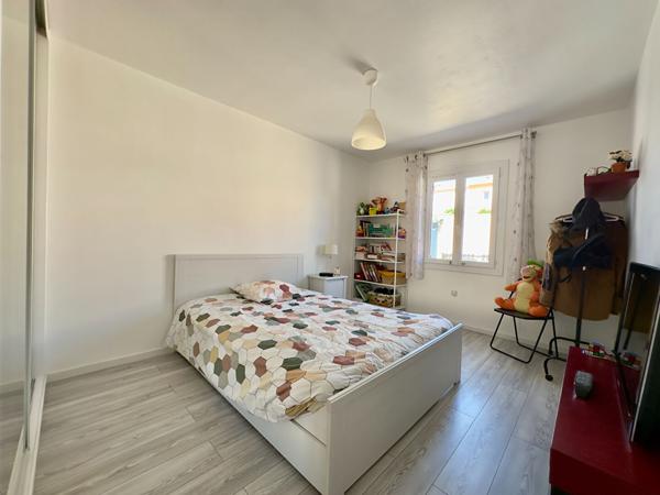 MAISON FAMILIALE DE 114 M² AVEC PISCINE, 4 CHAMBRES, CENTRE-VILLE LA CRAU
