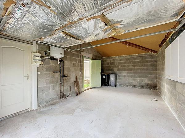 Maison individuelle , 96m2 sur terrain 400m2, trois chambres, un bureau,  un garage.