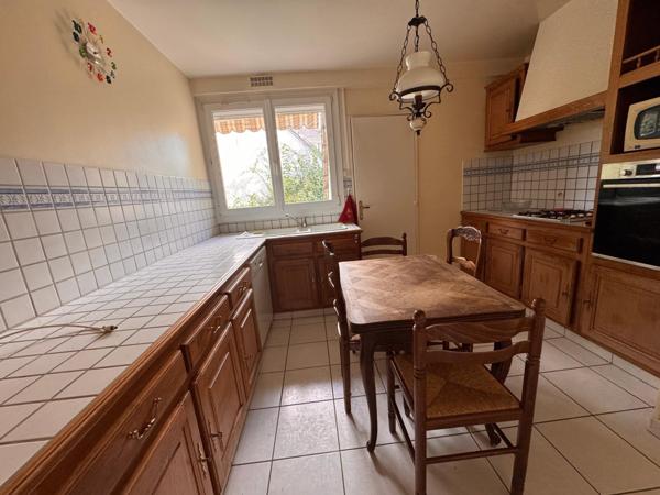 Tout commerces, école et Collège à pied