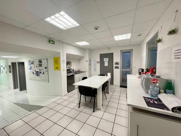 LOCAL BUREAU D'ACTIVITÉ 185 M2 LUNEL CENTRE