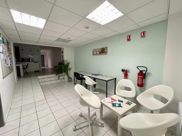 LOCAL BUREAU D'ACTIVITÉ 185 M2 LUNEL CENTRE