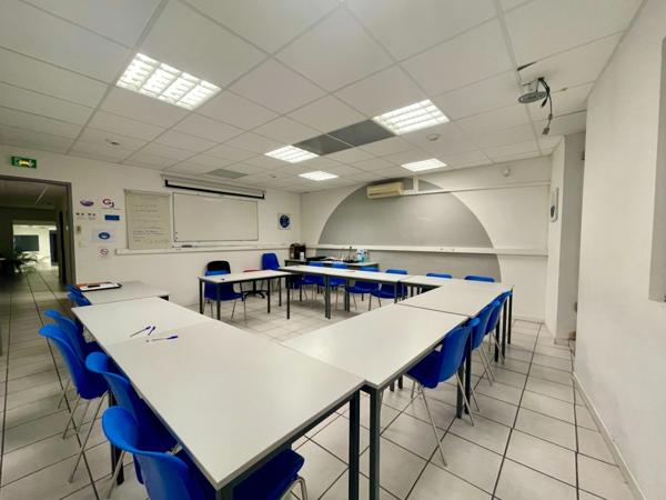 LOCAL BUREAU D'ACTIVITÉ 185 M2 LUNEL CENTRE