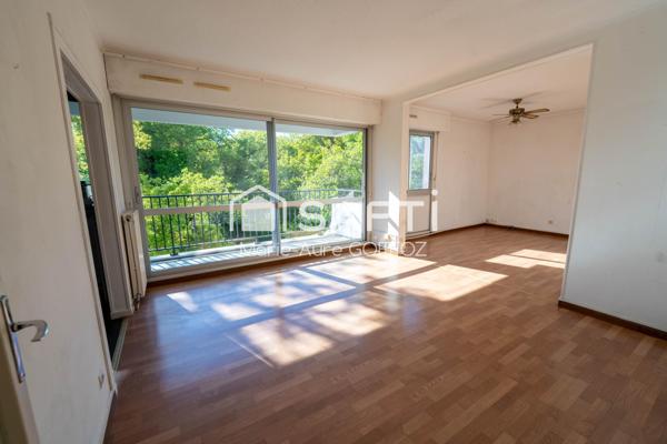 Cadre privilégié pour cet appartement fonctionnel !