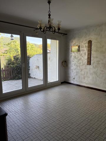 Maison mitoyenne au fort potentiel