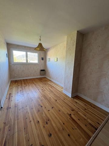 Maison mitoyenne au fort potentiel