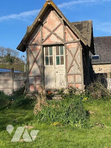 Immeuble mixte, habitation et commerces à Vendre à Plouaret (22420) en Côtes-d'Armor (22)

Im...