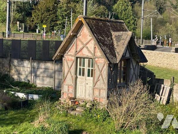 Immeuble mixte, habitation et commerces à Vendre à Plouaret (22420) en Côtes-d'Armor (22)

Im...