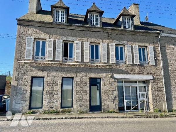 Immeuble mixte, habitation et commerces à Vendre à Plouaret (22420) en Côtes-d'Armor (22)

Im...