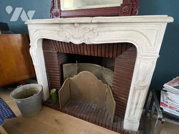 Immeuble mixte, habitation et commerces à Vendre à Plouaret (22420) en Côtes-d'Armor (22)

Im...