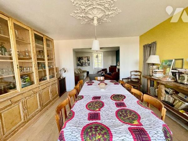 Immeuble mixte, habitation et commerces à Vendre à Plouaret (22420) en Côtes-d'Armor (22)

Im...