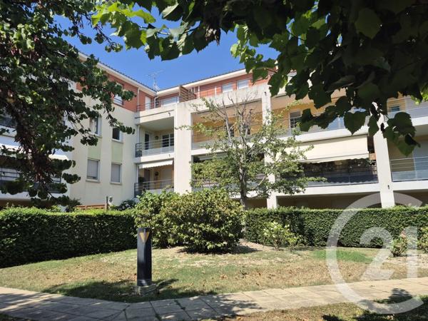 Appartement F3 à vendre  3 pièces - 72 m 2   CARPENTRAS  - 84