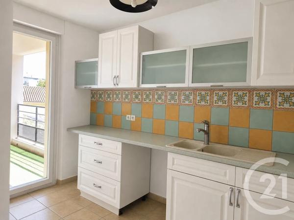 Appartement F3 à vendre  3 pièces - 72 m 2   CARPENTRAS  - 84
