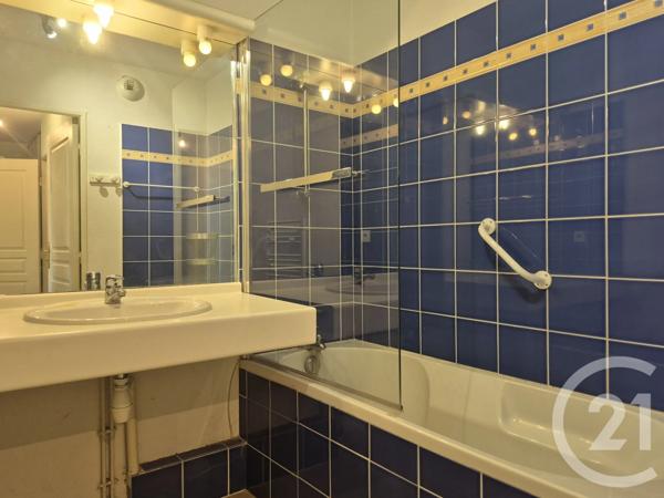 Appartement F3 à vendre  3 pièces - 72 m 2   CARPENTRAS  - 84