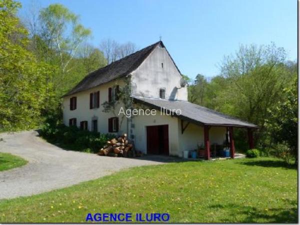 Maison - Proximite oloron-sainte-marie - Réf.:205023 PROXIMITE OLORON - BELLE FERME RENOVEE AU CALME SUR PLUS DE 7 HA DE TERRES LIBRES (BOIS) AVEC HANGAR, GRANGE ET GARAGE - (FORTE BAISSE DE PRIX)
