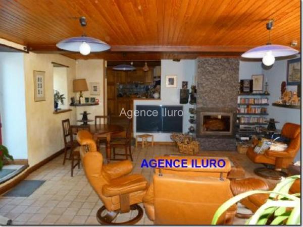 Maison - Proximite oloron-sainte-marie - Réf.:205023 PROXIMITE OLORON - BELLE FERME RENOVEE AU CALME SUR PLUS DE 7 HA DE TERRES LIBRES (BOIS) AVEC HANGAR, GRANGE ET GARAGE - (FORTE BAISSE DE PRIX)
