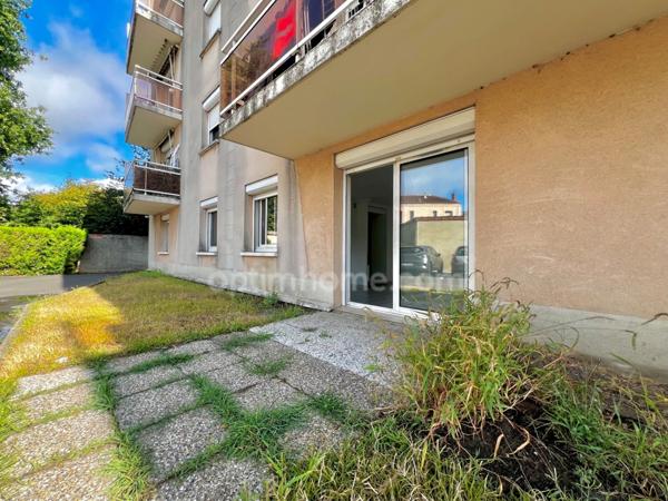 Appartement à vendre 3 pièces LIVRY GARGAN (93) avec terrasse et place de parking PMR en sous-sol.