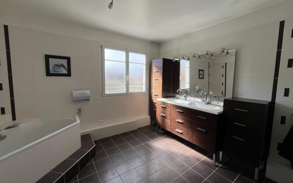Maison à vendre    4 pièces • 215 m2 Reims
