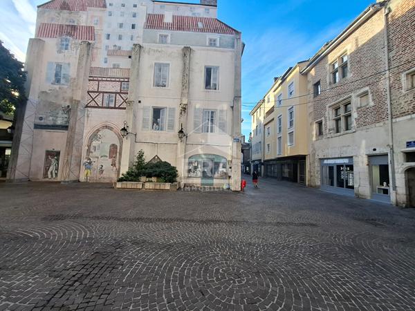 Charmant appartement en hyper centre avec ascenseur, 2 chambres.