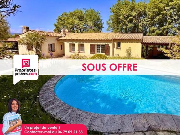 Villa 4 pièces 113 m2 de plain pied avec jardin arboré, piscine et abri voiture